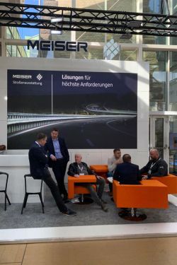 Der Stand von MEISER Straßenausstattung mit dem ganzen Team.