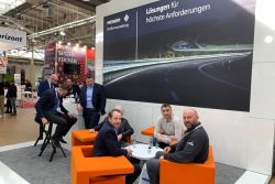 Mitarbeiter der Meiser Strassenausstattung an ihrem Stand auf dem Deusat.